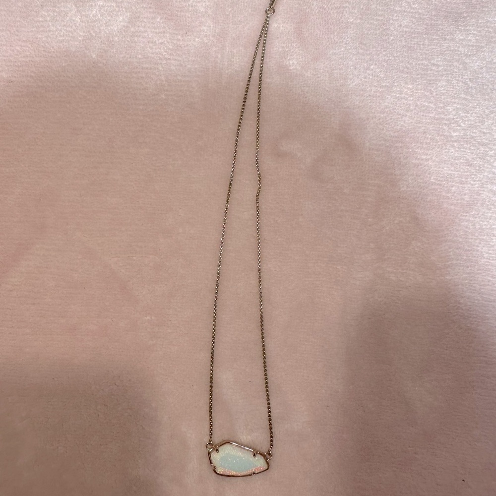 Kendra Scott necklace